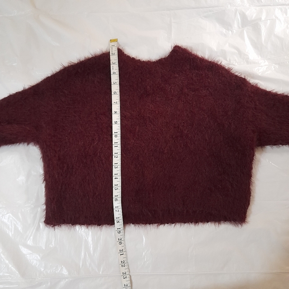 ● Arizona Jean Co. | Cropp Faux Fur Sweater - Picture 5 of 10